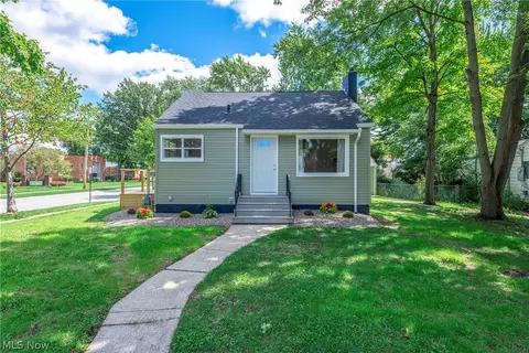 Exterior - 399 Olive St, Elyria, OH 44035 photo 8 of 10