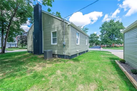 Exterior - 399 Olive St, Elyria, OH 44035 photo 7 of 10