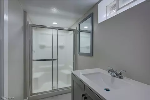 Bath - 399 Olive St, Elyria, OH 44035 photo 4 of 5