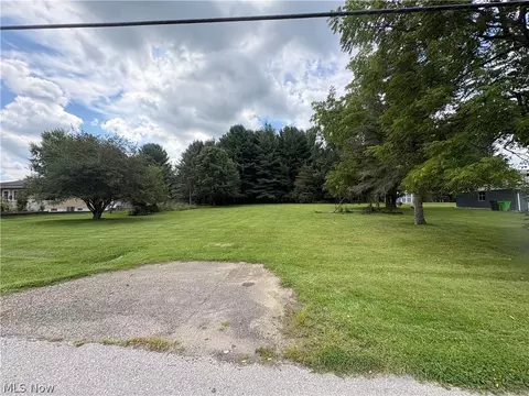 1278 Noble St, Barberton, OH 44203