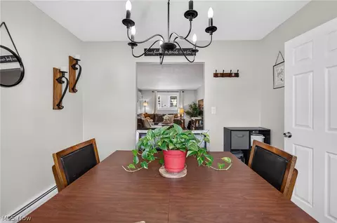 Dining - 7349 Eisenhower Dr #2, Boardman, OH 44512 photo 3 of 4