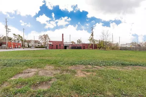 812 E 125th St, Cleveland, OH 44108
