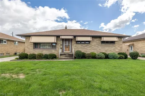 4751 Forest Edge Dr, Brooklyn, OH 44144