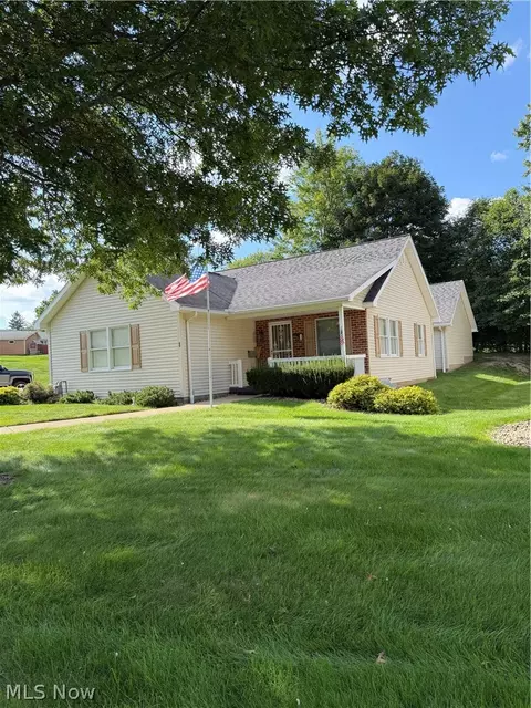 60 Woods Blvd, Leetonia, OH 44431