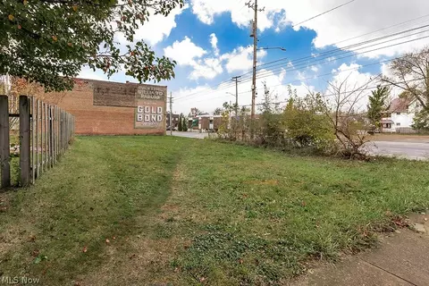 885 E 105th St, Cleveland, OH 44108