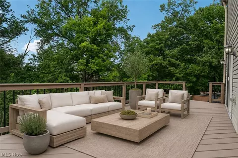 Exterior - 955 E Schaaf Rd, Brooklyn Heights, OH 44131 photo 3 of 9