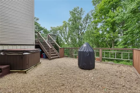 Exterior - 955 E Schaaf Rd, Brooklyn Heights, OH 44131 photo 7 of 9