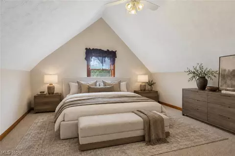 Bedroom - 955 E Schaaf Rd, Brooklyn Heights, OH 44131 photo 4 of 4