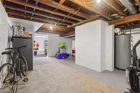 Entry Way - 955 E Schaaf Rd, Brooklyn Heights, OH 44131 photo 2 of 2