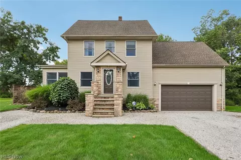 955 E Schaaf Rd, Brooklyn Heights, OH 44131