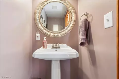 Bath - 955 E Schaaf Rd, Brooklyn Heights, OH 44131 photo 1 of 3