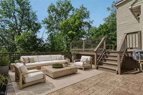 Exterior - 955 E Schaaf Rd, Brooklyn Heights, OH 44131 photo 5 of 9