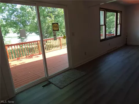 Living - 167 Maple St, Jefferson, OH 44047 photo 3 of 4