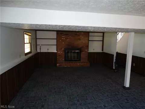 Living - 167 Maple St, Jefferson, OH 44047 photo 4 of 4