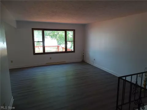 Living - 167 Maple St, Jefferson, OH 44047 photo 1 of 4