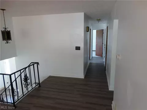 Entry Way - 167 Maple St, Jefferson, OH 44047 photo 2 of 3