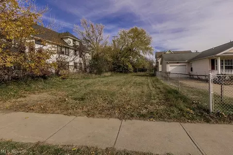 861 Lakeview Rd, Cleveland, OH 44108