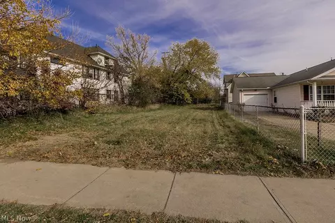 861 Lakeview Rd, Cleveland, OH 44108