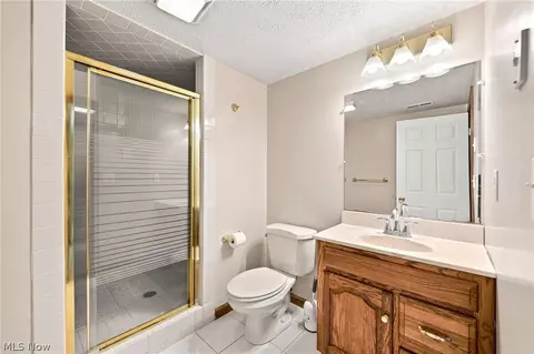 Bath - 29008 Uxbridge Dr, Willowick, OH 44095 photo 5 of 5