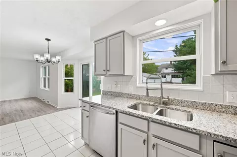 Kitchen - 29008 Uxbridge Dr, Willowick, OH 44095 photo 3 of 4