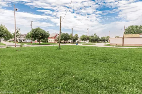 14505 Woodworth Rd, Cleveland, OH 44112