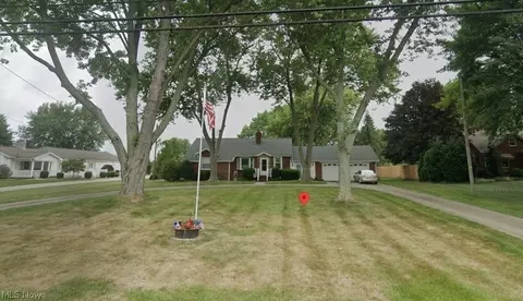 1459 Schneider St NW, North Canton, OH 44720