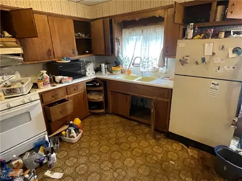 Kitchen - 97 Creed St, Struthers, OH 44471 photo 1 of 1