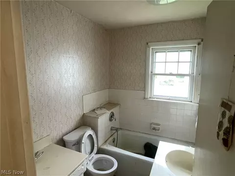 Bath - 97 Creed St, Struthers, OH 44471 photo 1 of 1