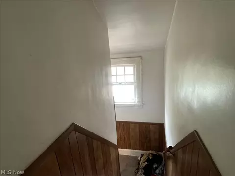 Entry Way - 97 Creed St, Struthers, OH 44471 photo 1 of 2