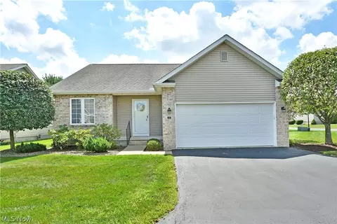 7 Danbury Ct NW, Warren, OH 44481