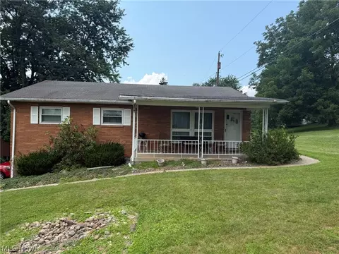 203 Meadowbrook Dr, Wintersville, OH 43953