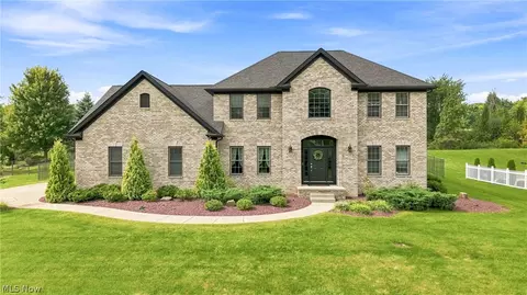 8518 Ivy Hill Dr, Poland, OH 44514