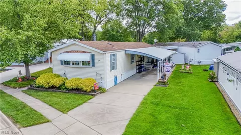 4 Sunrise Blvd, Olmsted Twp, OH 44138