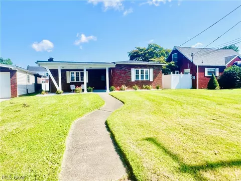 521 25th St, Vienna, WV 26105