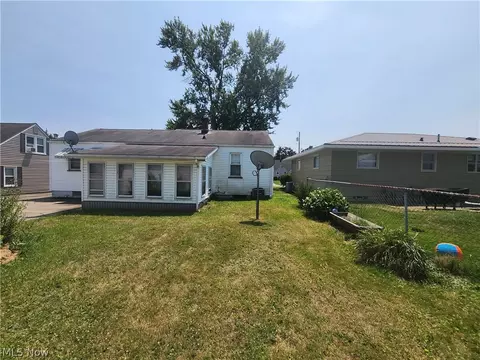 105 Helena Dr, Struthers, OH 44471 photo 2
