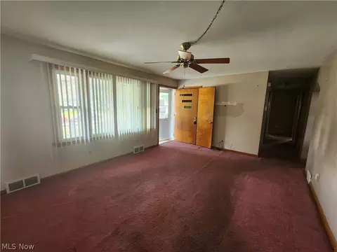 105 Helena Dr, Struthers, OH 44471 photo 6