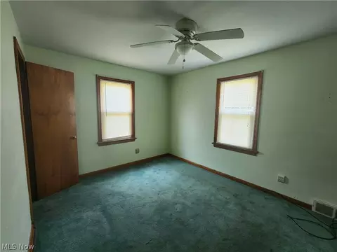 105 Helena Dr, Struthers, OH 44471 photo 9
