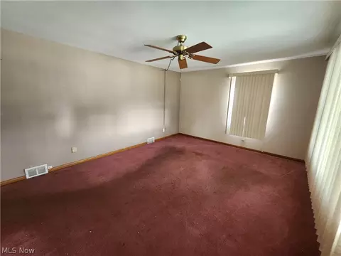105 Helena Dr, Struthers, OH 44471 photo 5