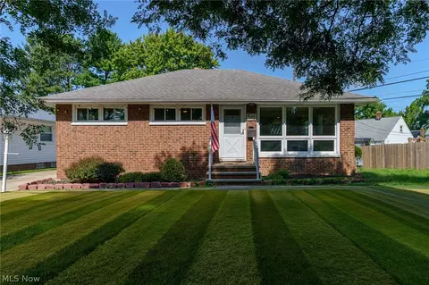 6150 Vernondale Dr, Parma Heights, OH 44130