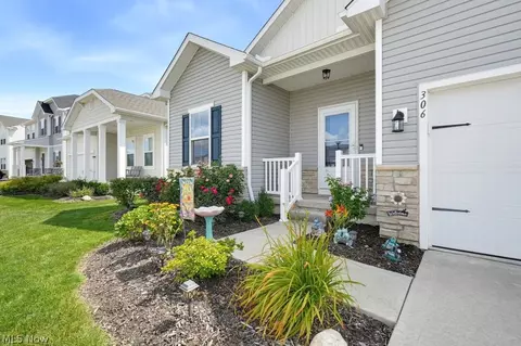 306 River Run Dr, Elyria, OH 44035 photo 2