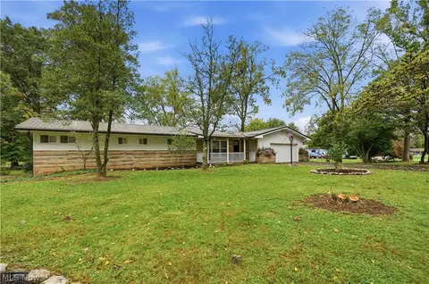 3855 Mill Dr, Zanesville, OH 43701