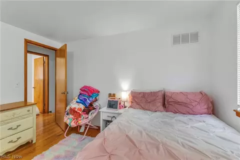 Bedroom - 208 Georgia Ave, Elyria, OH 44035 photo 6 of 10