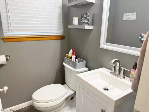 Bath - 208 Georgia Ave, Elyria, OH 44035 photo 1 of 2