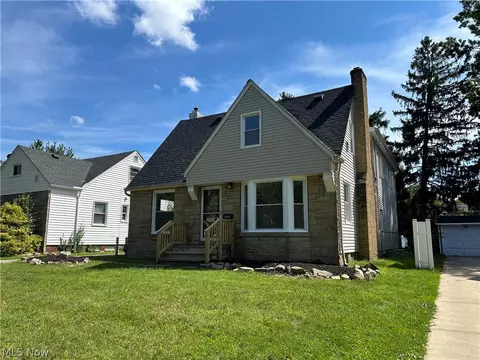 10117 Chesterfield Dr, Parma Heights, OH 44130