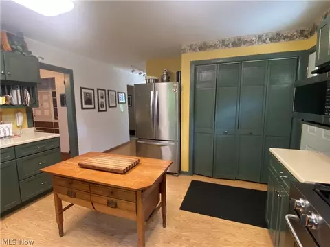 Kitchen - 100 Stratton Ln, Flushing, OH 43977 photo 2 of 2