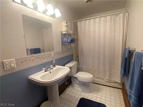 Bath - 100 Stratton Ln, Flushing, OH 43977 photo 3 of 5