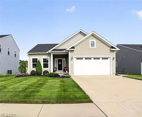 6598 High Perch Dr, North Ridgeville, OH 44039