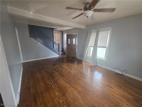 Living - 123 E 35th St, Lorain, OH 44055 photo 4 of 6
