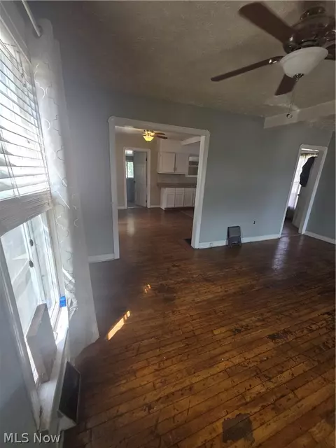 Living - 123 E 35th St, Lorain, OH 44055 photo 5 of 6