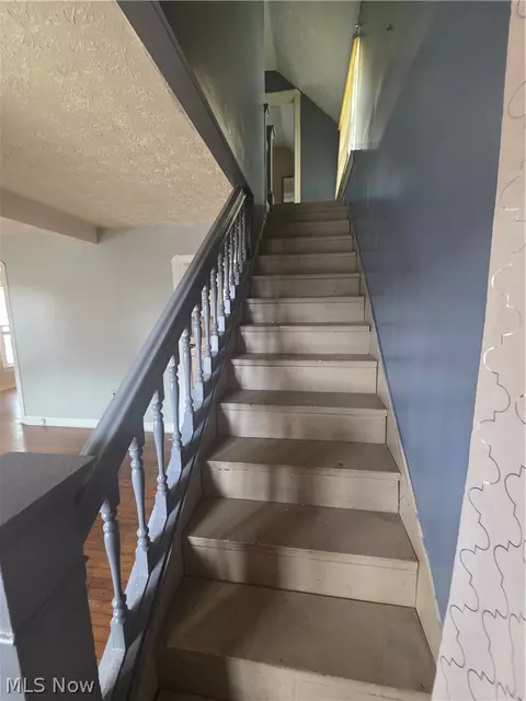 Entry Way - 123 E 35th St, Lorain, OH 44055 photo 5 of 9